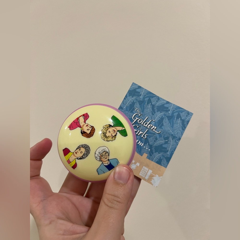 THE GOLDEN GIRLS Talking Button w/ Mini Book